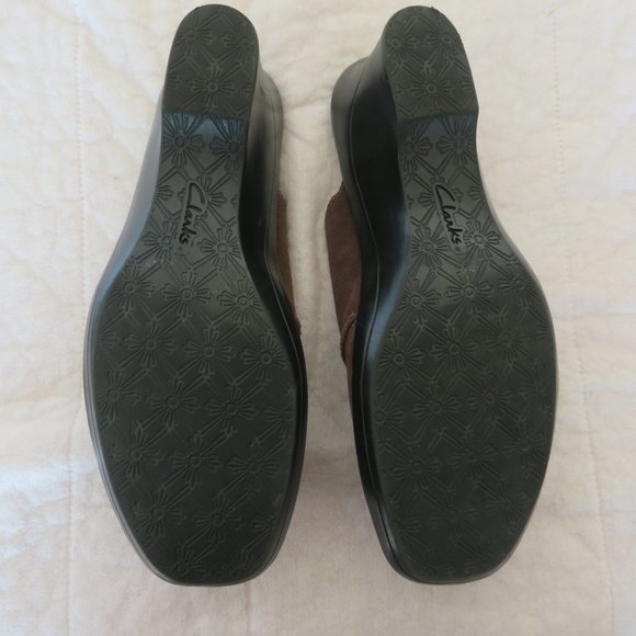 Women's Clarks Brown Suede Leather Clogs Mules Slip Ons - Picture 3 of 6